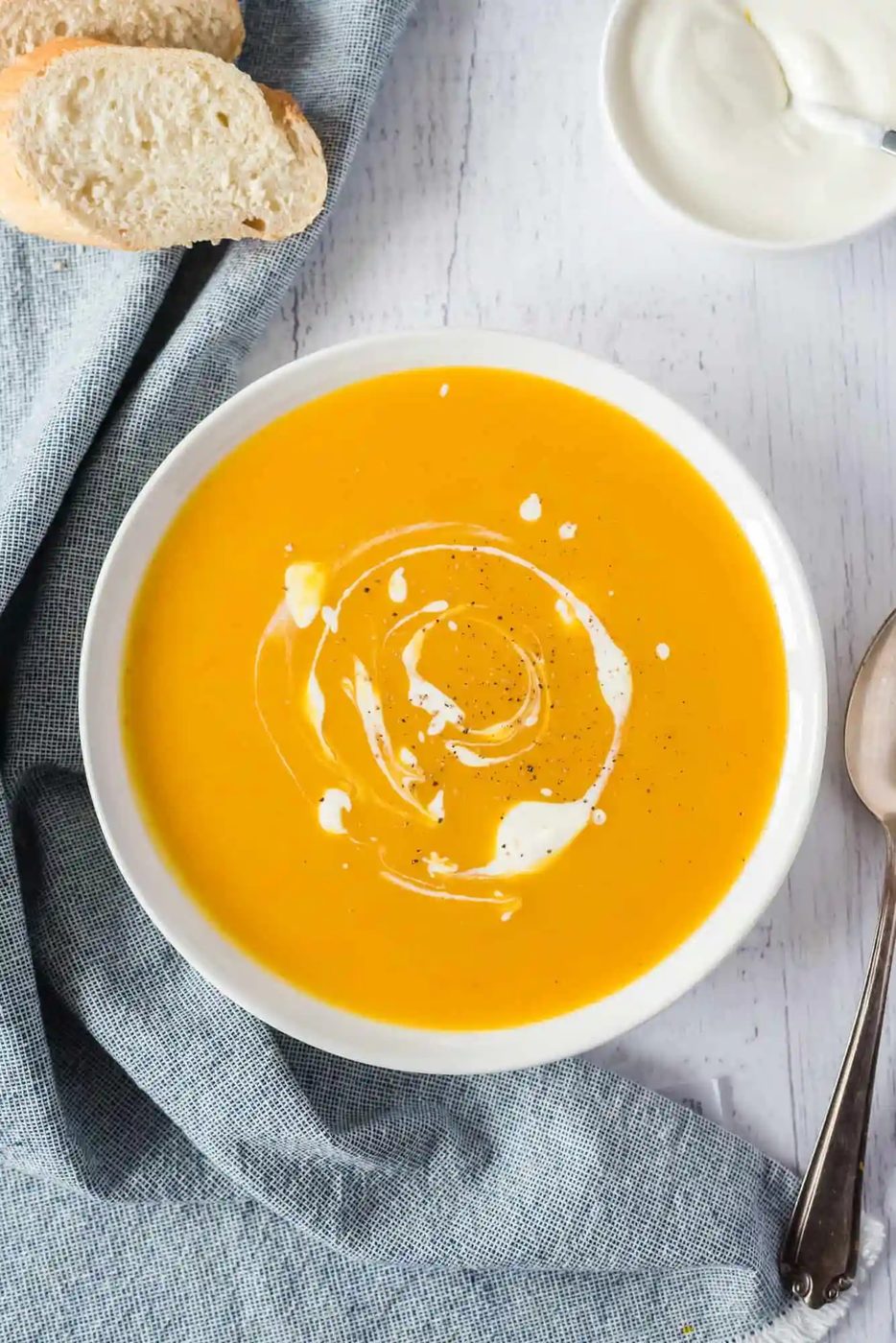 Crockpot Pumpkin Soup (5 Ingredients!)