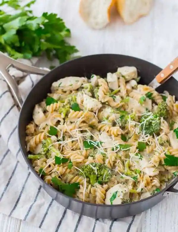 Chicken Alfredo, served with Broccoli – One Pan