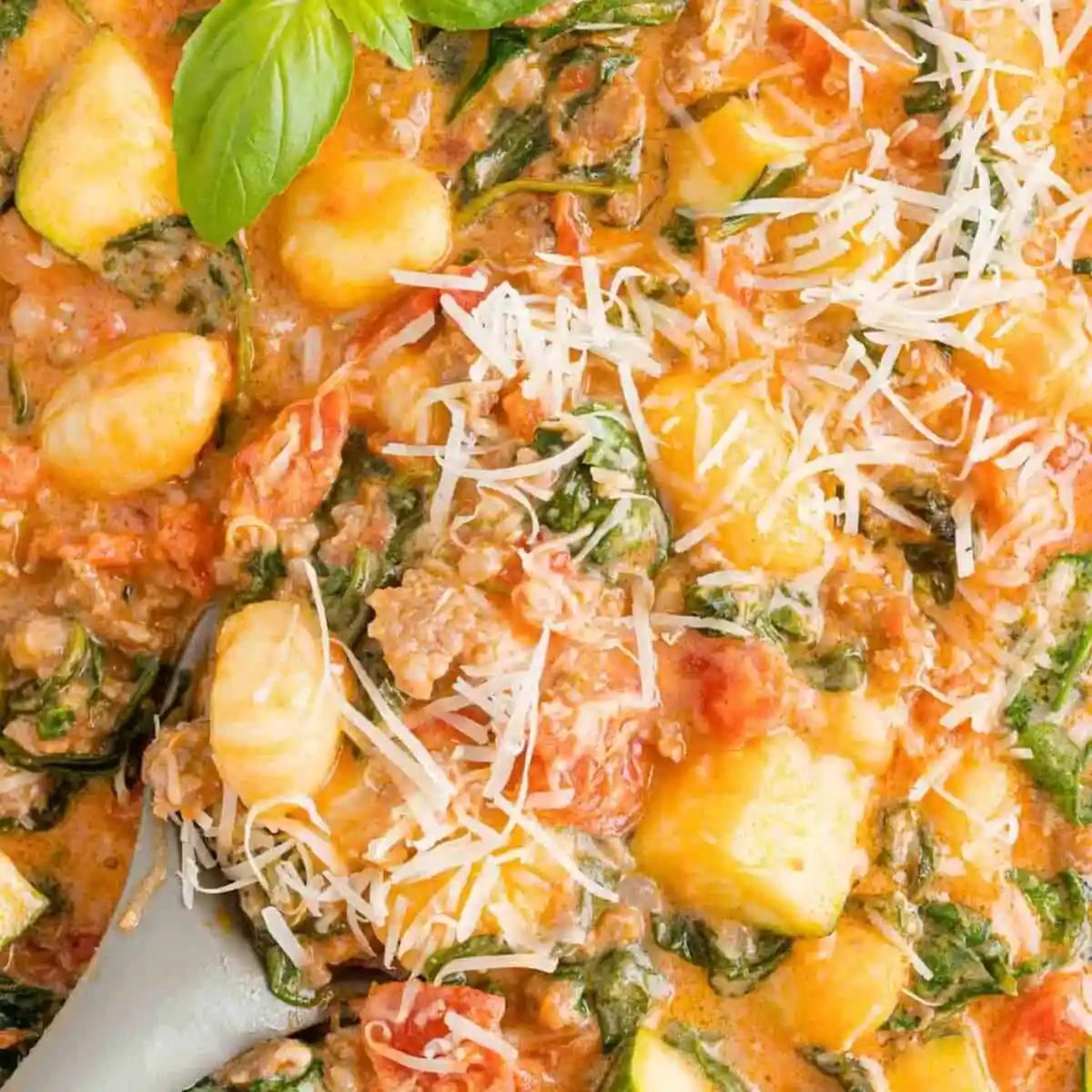 Gnocchi with Kale & Sun-Dried Tomatoes – ONE PAN!