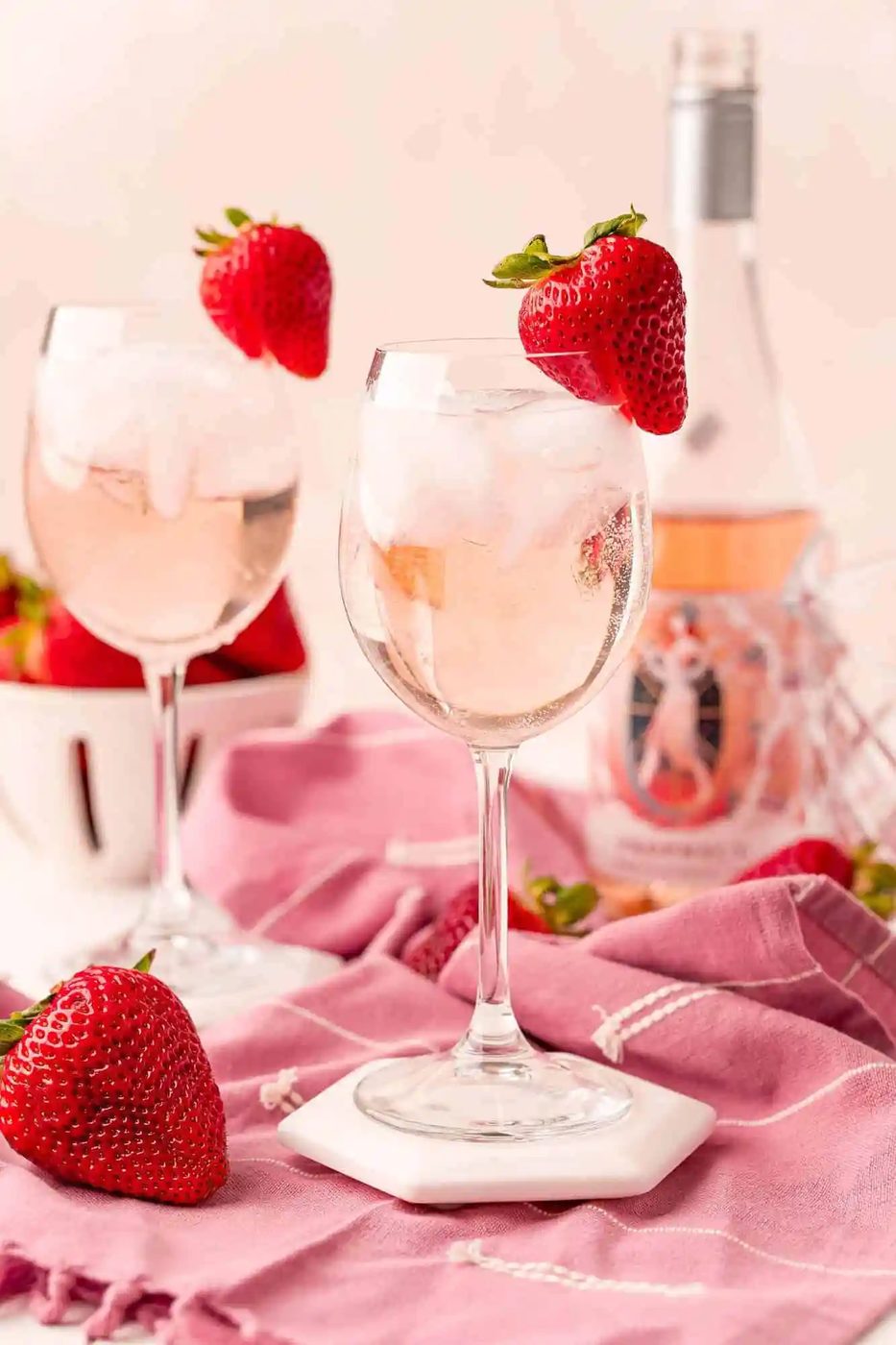 Rosé Spritzer – refreshing, light cocktail