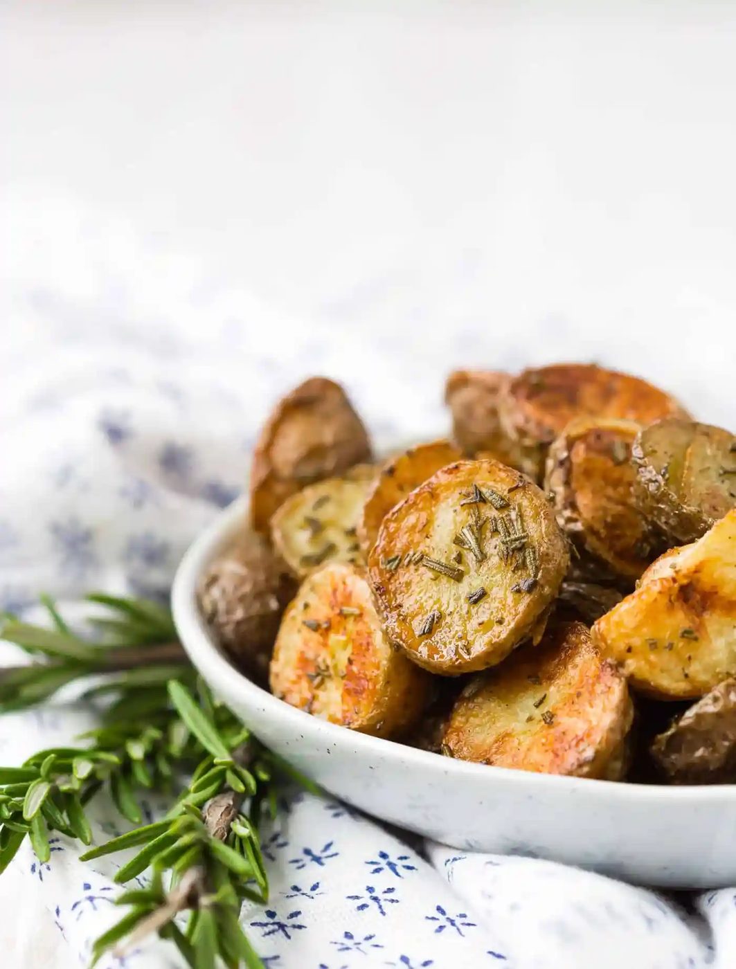 Rosemary Roasted Potatoes – Crispy and Rich!