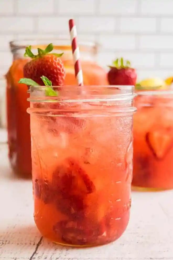 Sparkling Pink Lemonade (with cocktail option!)