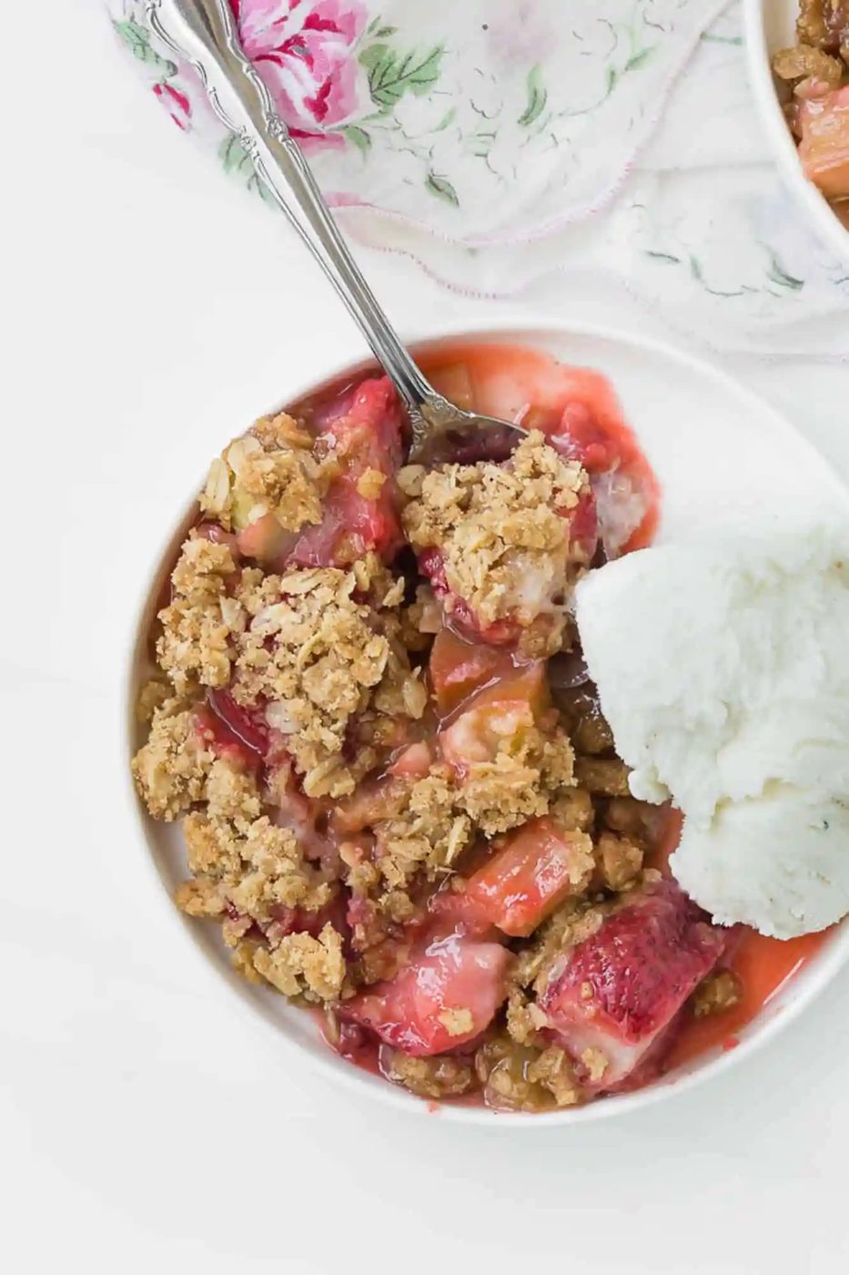 Strawberry Rhubarb Crisp – the reliable summer recipe!