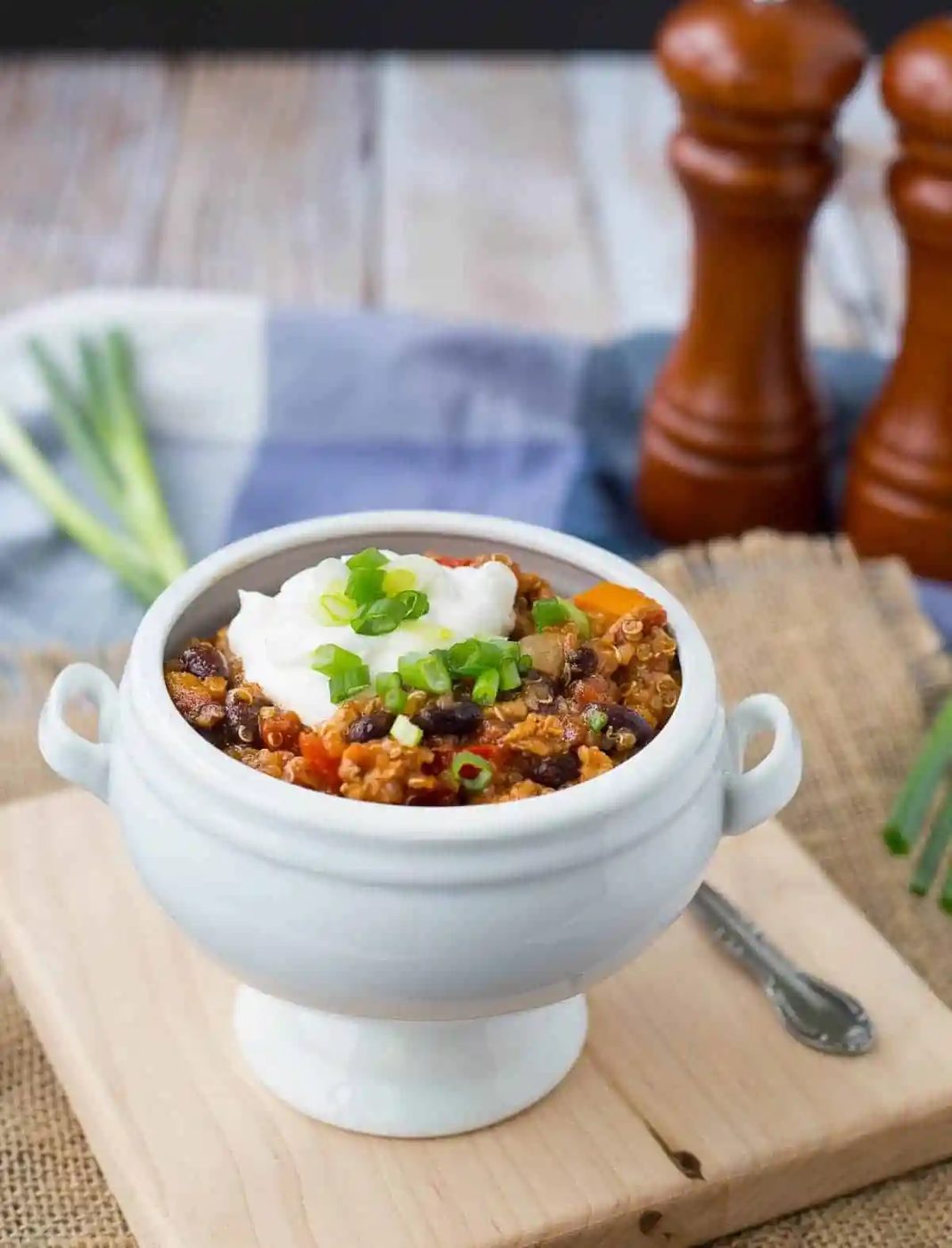 Turkey Quinoa Chili (under 200 calories!)