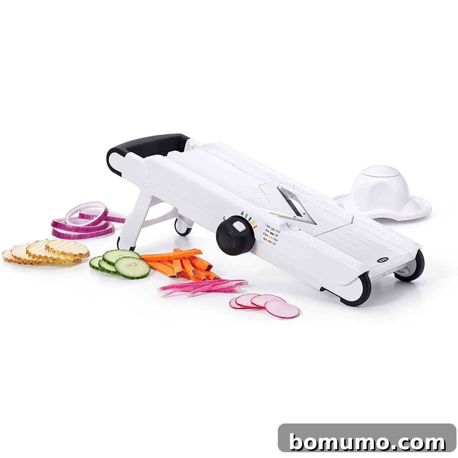 mandoline product image on white background, showcasing its features.
