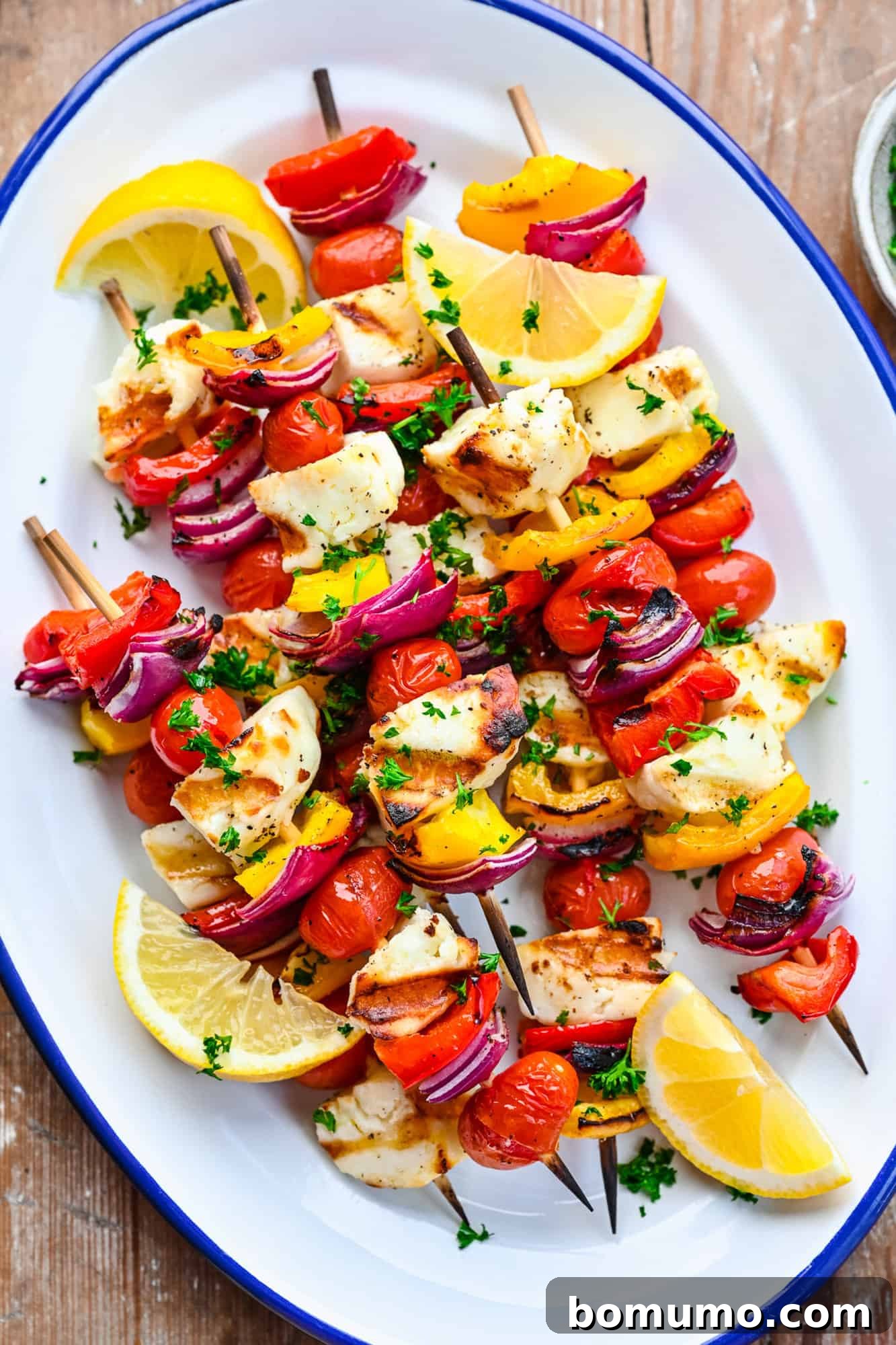 Grilled halloumi kebabs with vegetables and lemon.